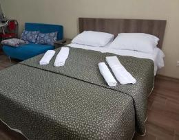 ზღვის ხედით - მაკდონალდსთან. სტუდიო ბინა მე 5 სართული. 