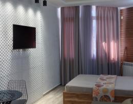 2 - 3 საათით 30 ლარი. ერთი დღით 60 ლარი