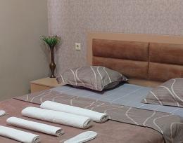 პლეხანოვზე.ქირავდება დეიურად და ასევე თვიურად