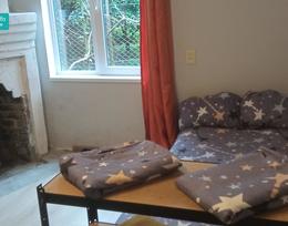 ქირავდება ზუგდიდში ოთახი გათბობა,ცხელი წყალი, შხაპი, ტუალეტი